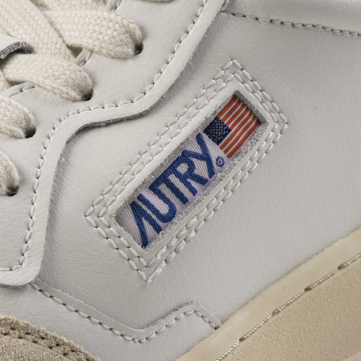 Autry Medalist Low Sneaker - White/Navy